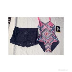 Girls art class‎ bathing suit